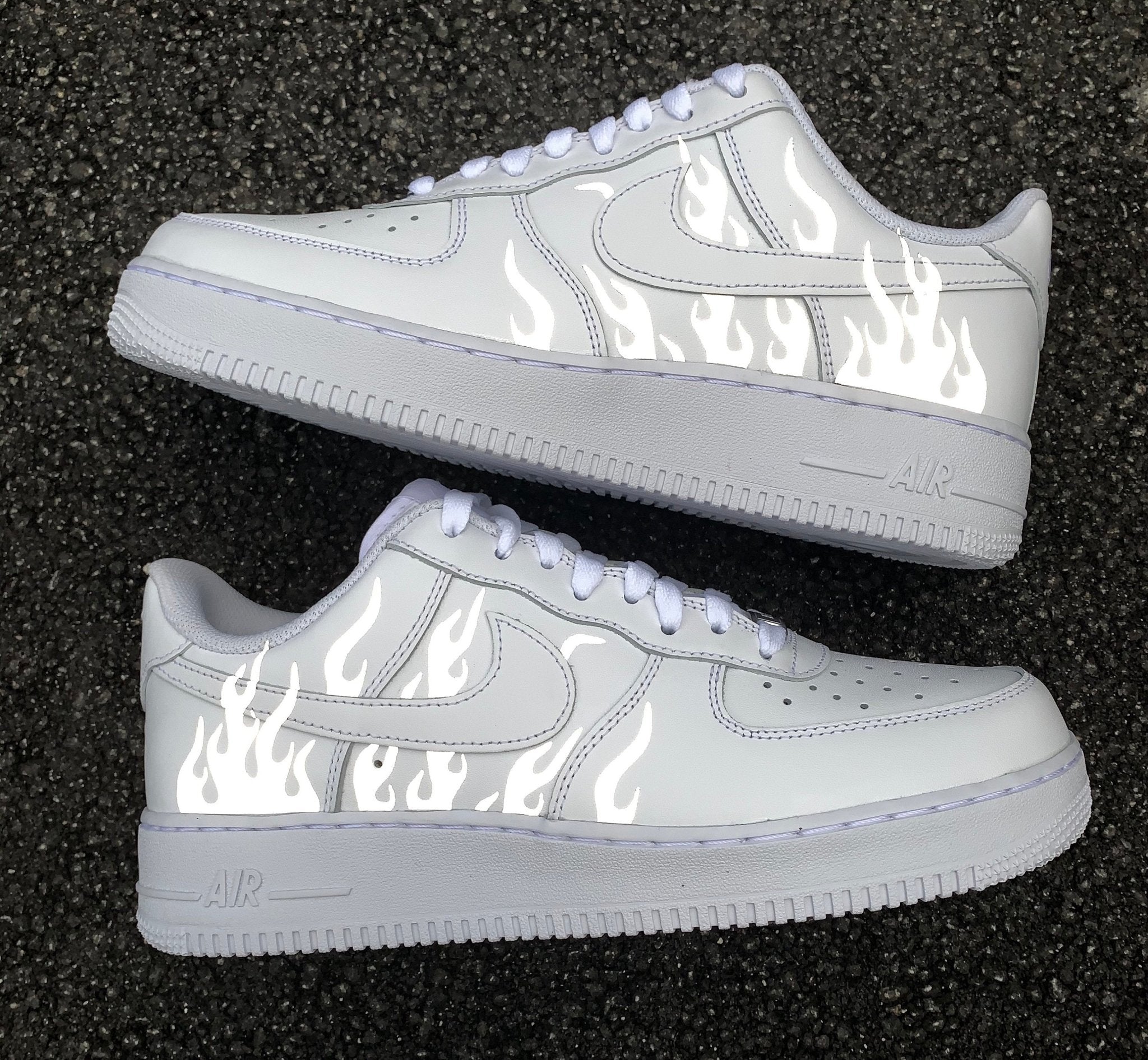 Air Force 1 x Llamas Reflectivo Converse Negro 24